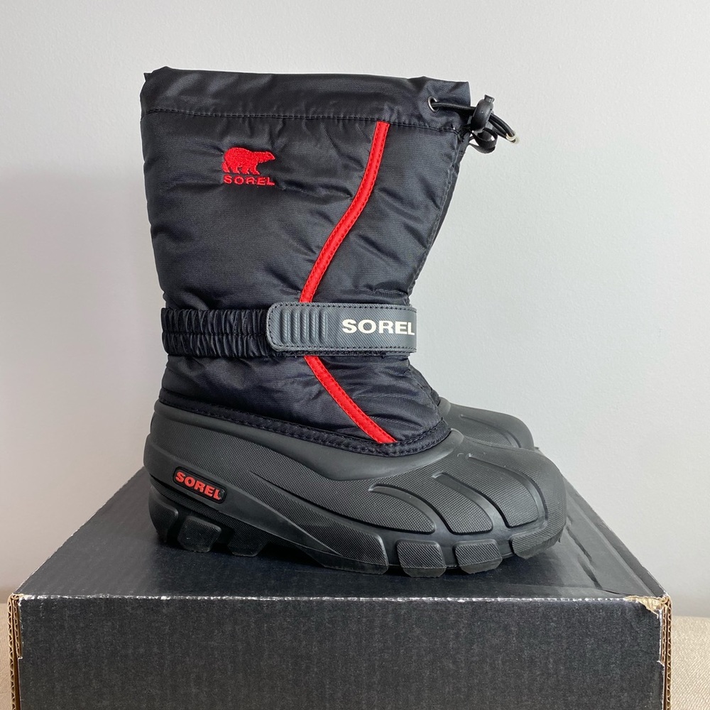 NIB kids Sorel Flurry snow boots size 3